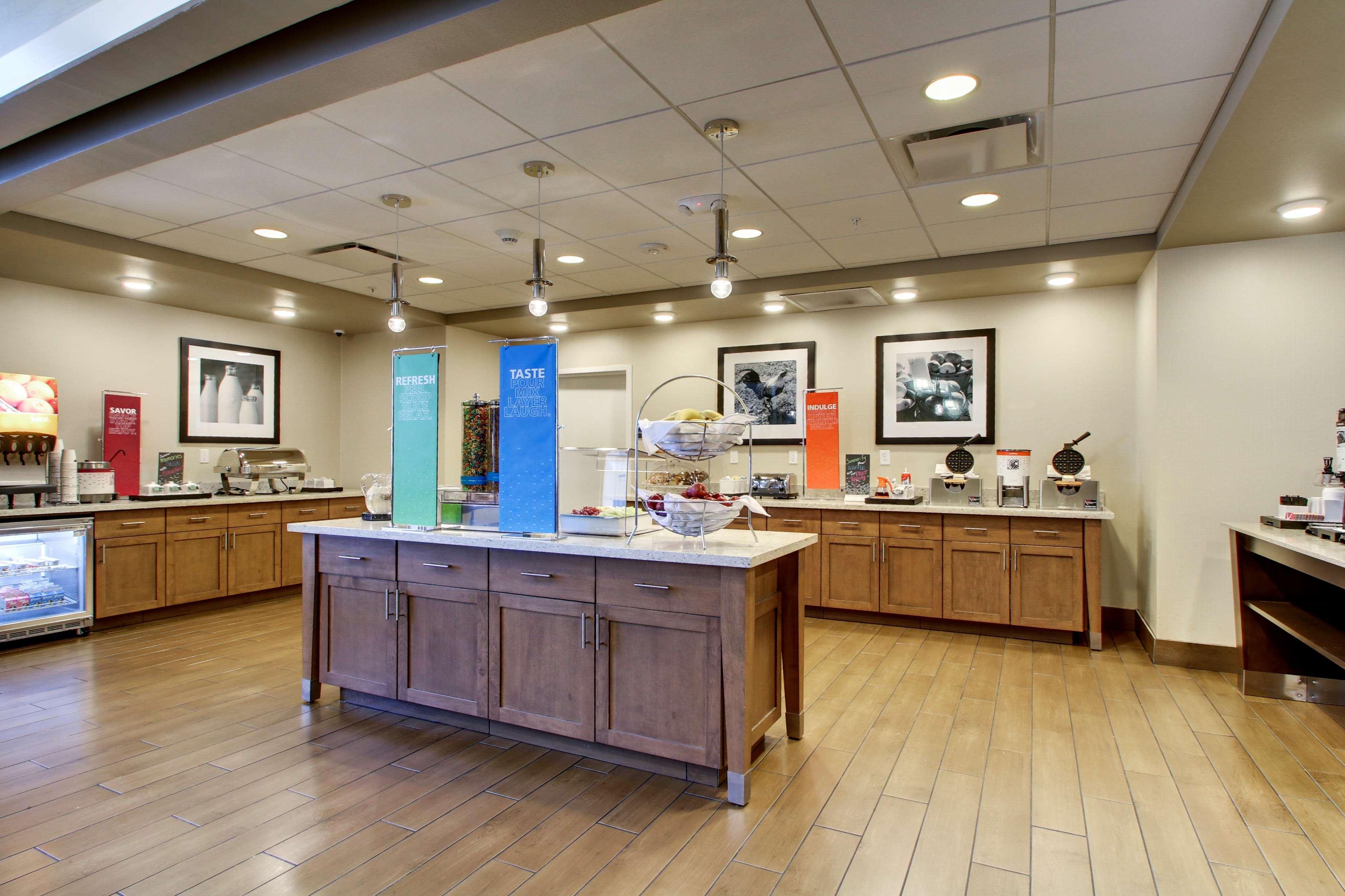 Hampton Inn & Suites Milwaukee West West Allis Extérieur photo
