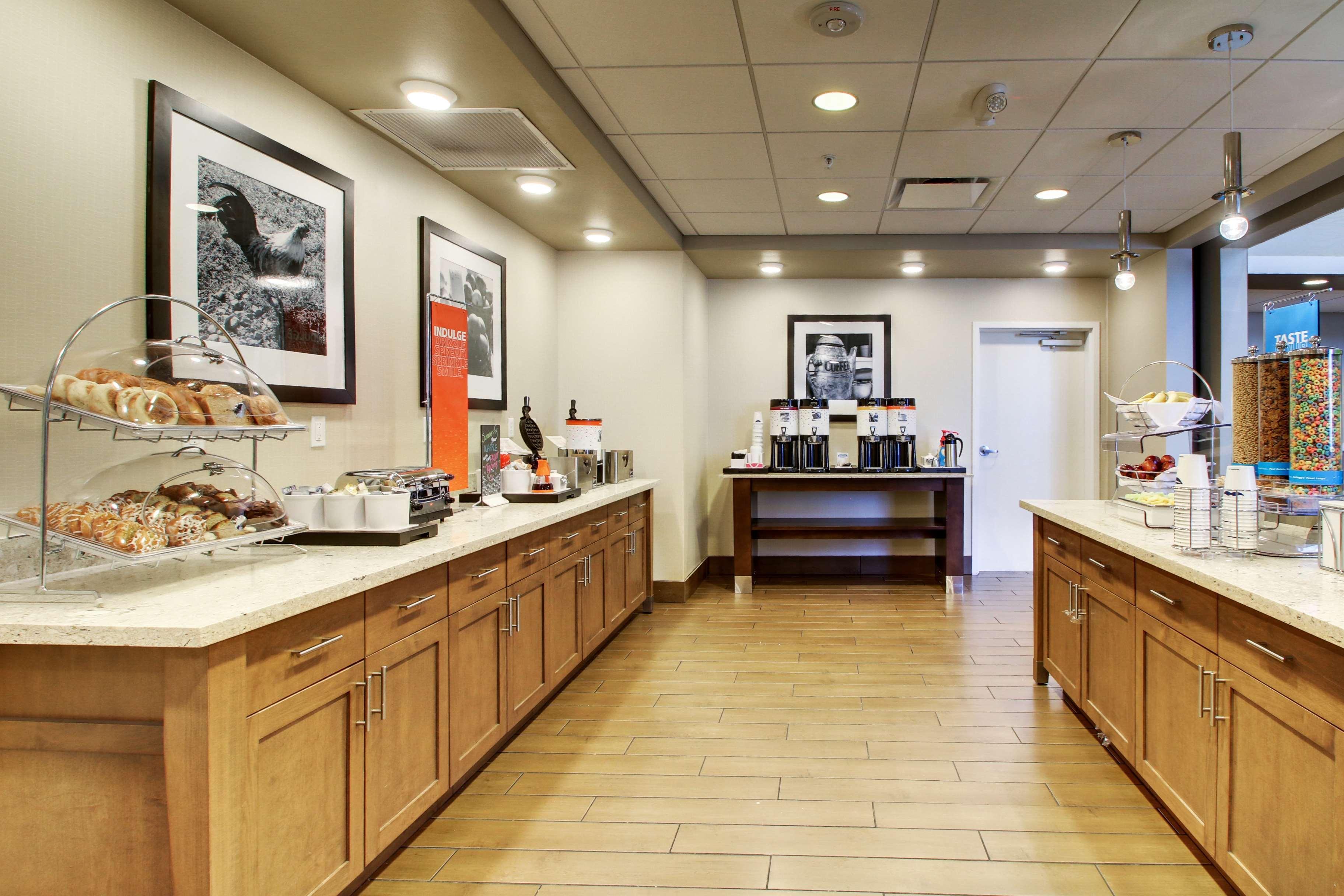 Hampton Inn & Suites Milwaukee West West Allis Extérieur photo