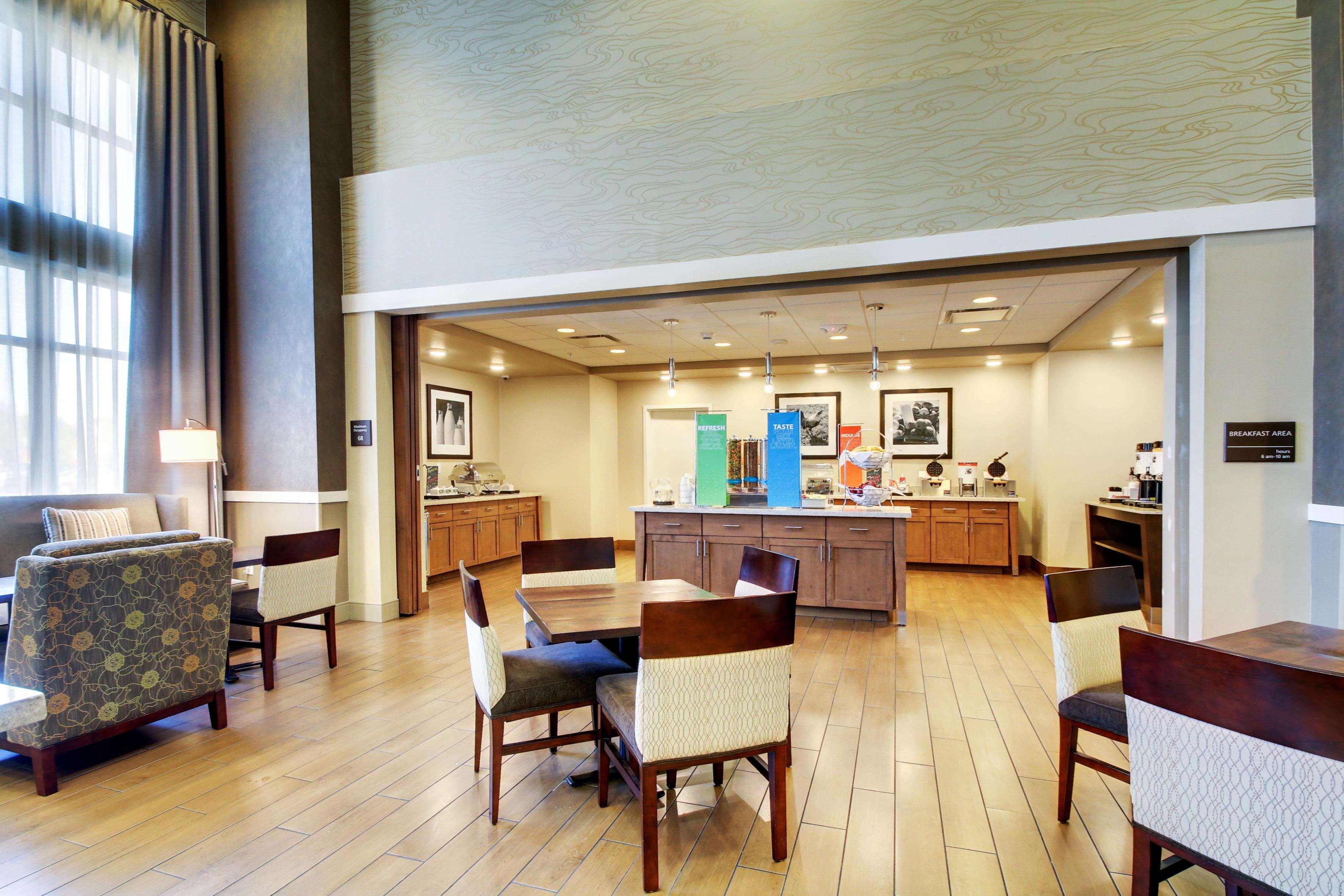 Hampton Inn & Suites Milwaukee West West Allis Extérieur photo