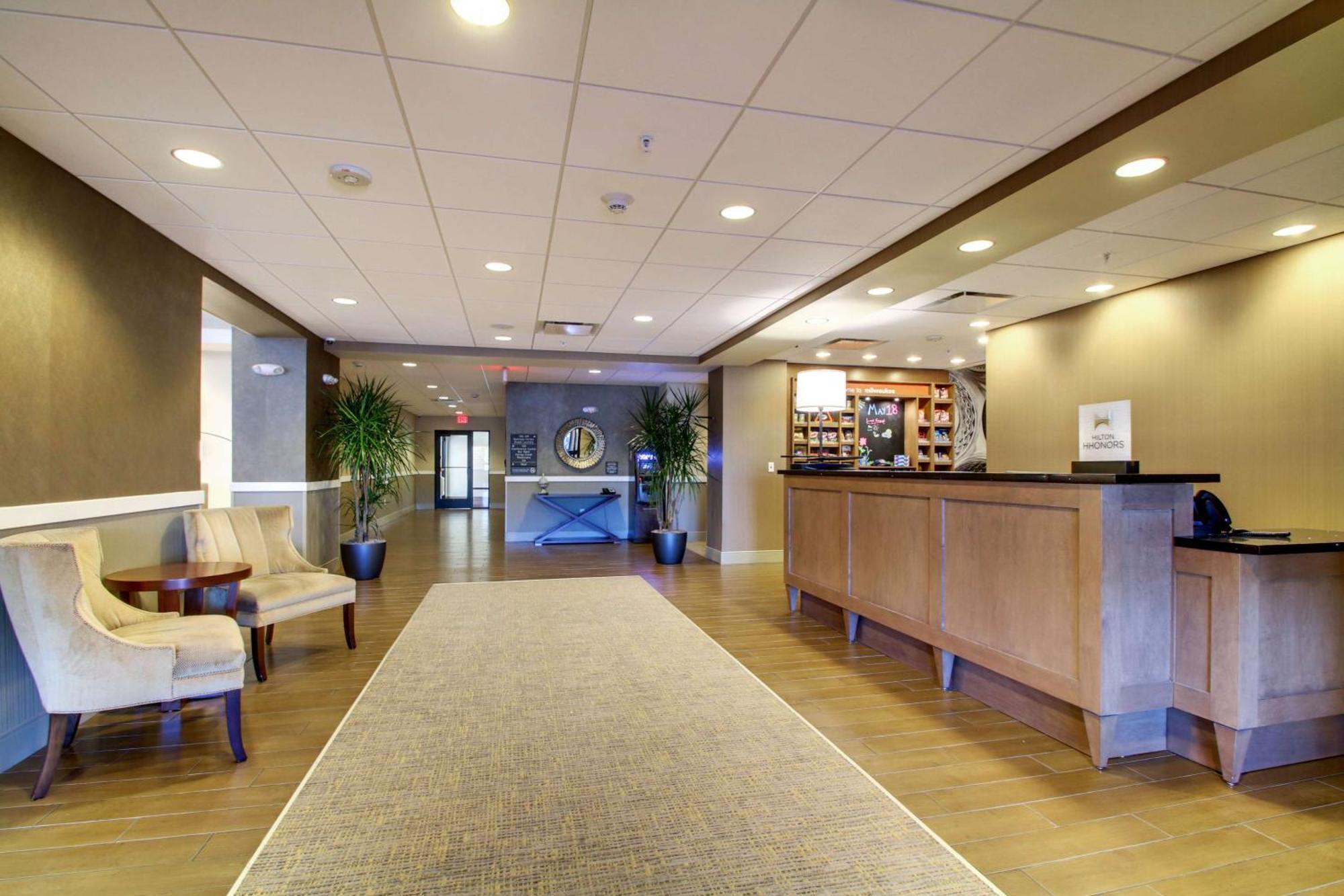 Hampton Inn & Suites Milwaukee West West Allis Extérieur photo